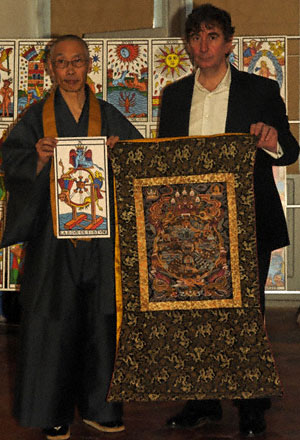 Un monaco istruttore buddista allievo senior della Scuola di Tarocchi Internazionale Philippe Camoin
